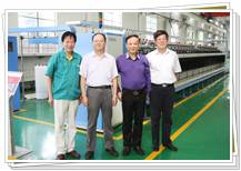 中國紡織工業(yè)聯合會副會長參見同和公司與同和公司董事長崔桂生合影