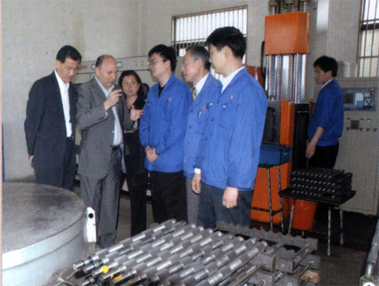 西班牙品達(dá)公司總裁亨利.羅道考察我司